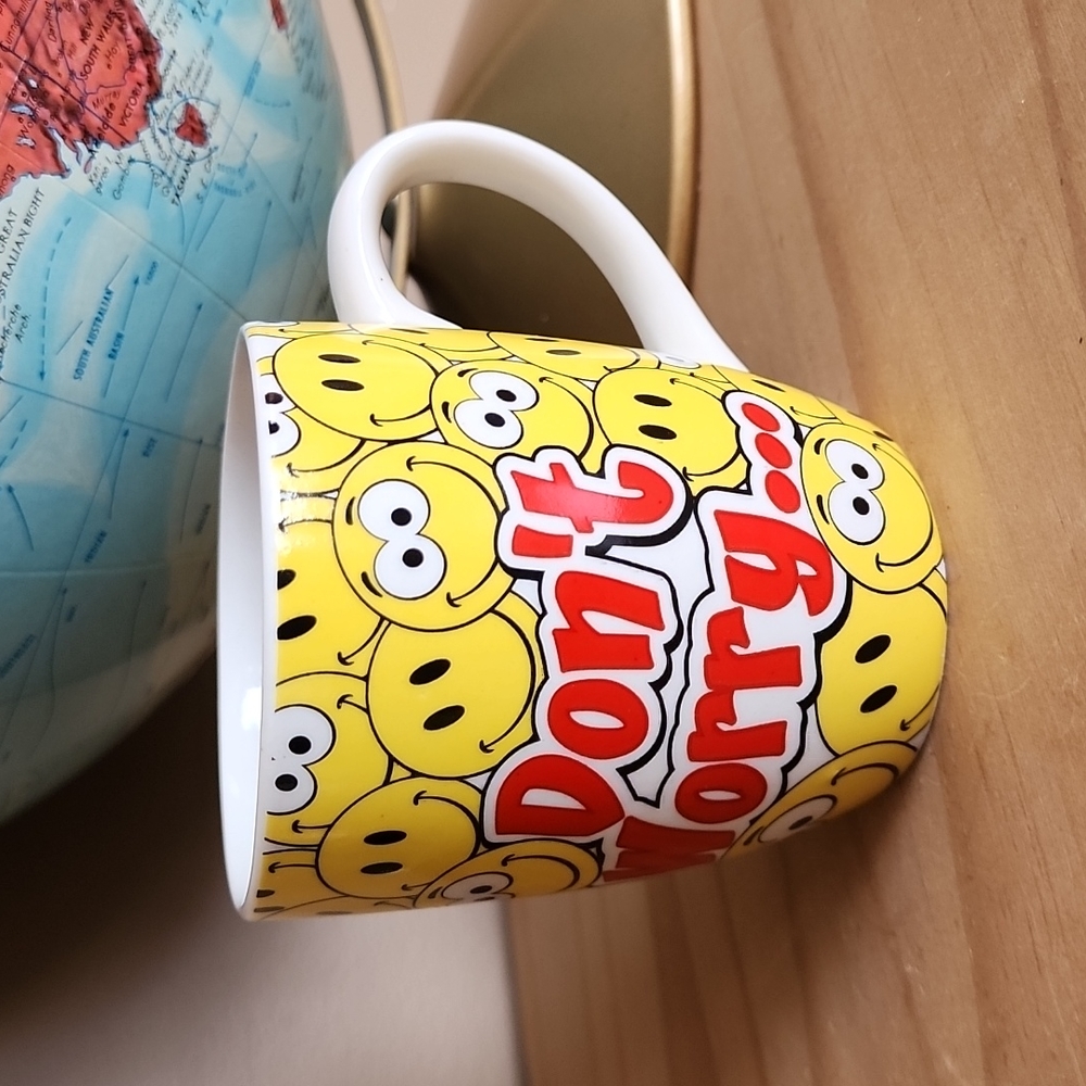 Vintage Smiley mug Don't worry...